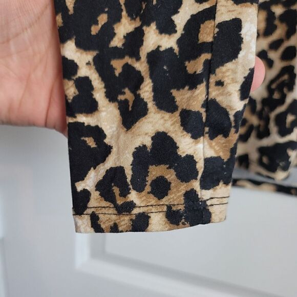 GAZE Cropped Leopard Print Top - Picture 4 of 7